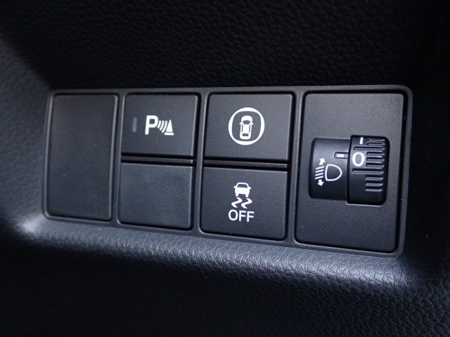 ホンダ&nbsp;フィット&nbsp;1.3 ベーシック&nbsp;&nbsp;兵庫県の詳細画像&nbsp;その9