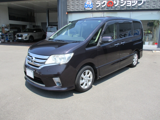 日産セレナ 中古車画像