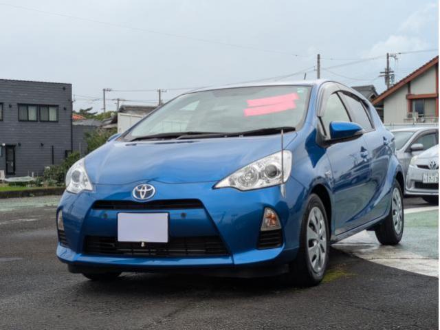 トヨタアクア 中古車画像