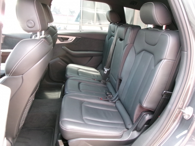 アウディ Q7   埼玉県の詳細画像 その8