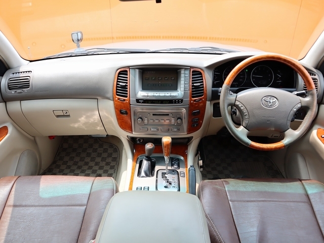 トヨタ ランドクルーザー200   神奈川県の詳細画像 その3