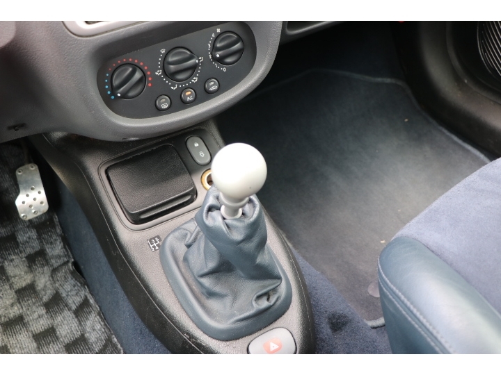 ルノー ルーテシア ルノースポール2.0  神奈川県の詳細画像 その3