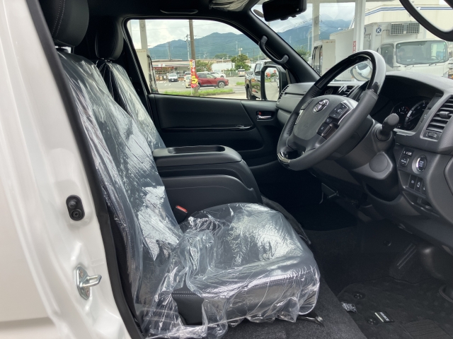 トヨタ ハイエースバン   佐賀県の詳細画像 その2