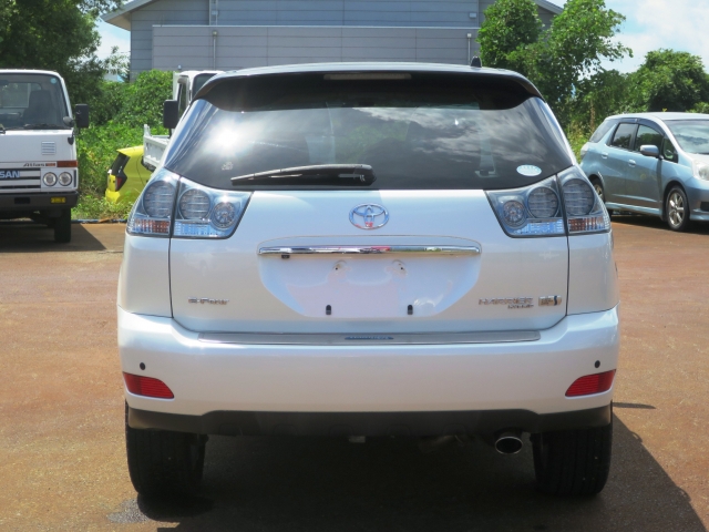 トヨタ ハリアーハイブリッド   山形県の詳細画像 その4