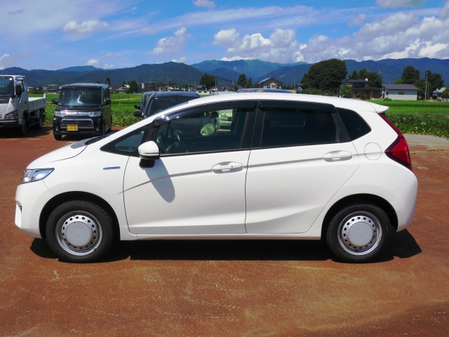 ホンダ フィットハイブリッド   山形県の詳細画像 その5