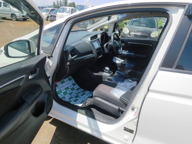 ホンダ フィットハイブリッド   山形県の詳細画像 その6