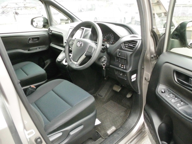 トヨタ ノア 2.0 X  京都府の詳細画像 その2