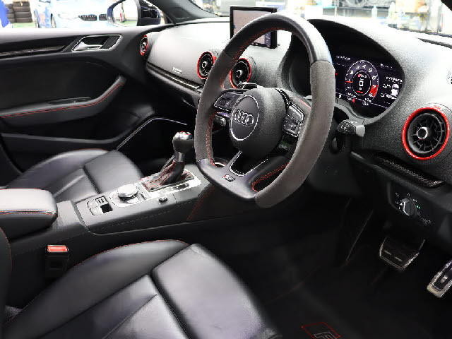 アウディ RS3セダン   東京都の詳細画像 その4