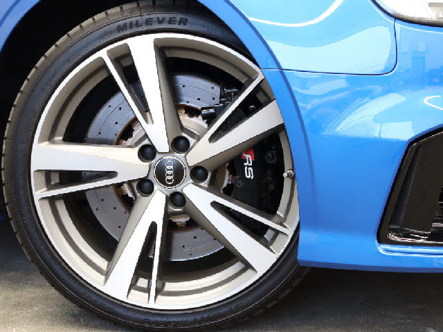 アウディ RS3セダン   東京都の詳細画像 その6