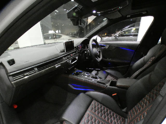 アウディ RS4   神奈川県の詳細画像 その3