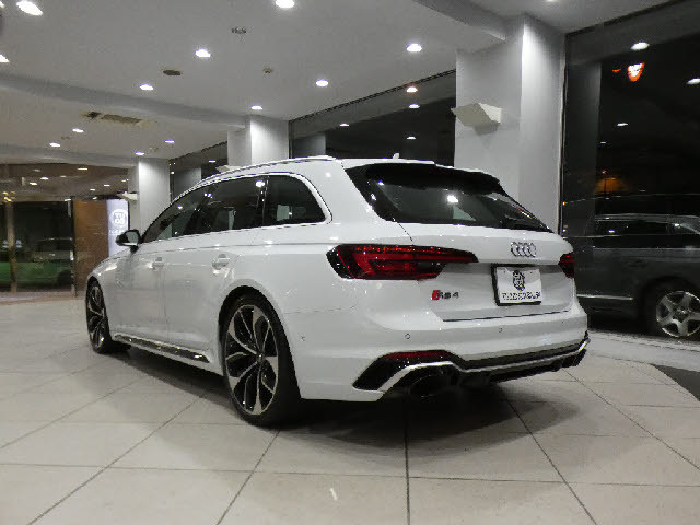 アウディ RS4   神奈川県の詳細画像 その4