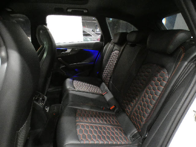 アウディ RS4   神奈川県の詳細画像 その5