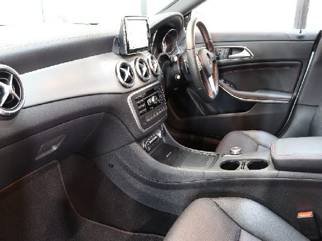 メルセデス・ベンツ CLAクラス   東京都の詳細画像 その2