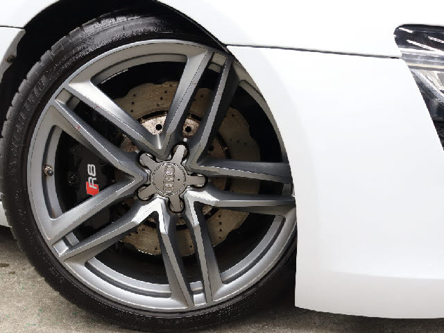 アウディ R8   東京都の詳細画像 その6