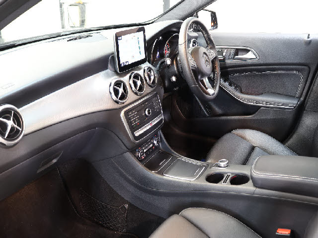 メルセデス・ベンツ GLAクラス   東京都の詳細画像 その2