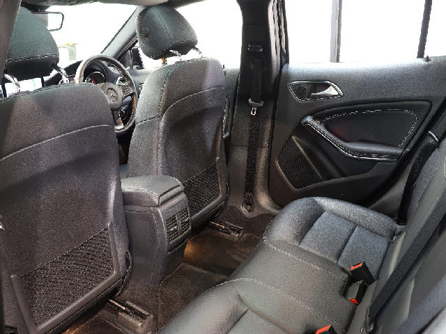 メルセデス・ベンツ GLAクラス   東京都の詳細画像 その4