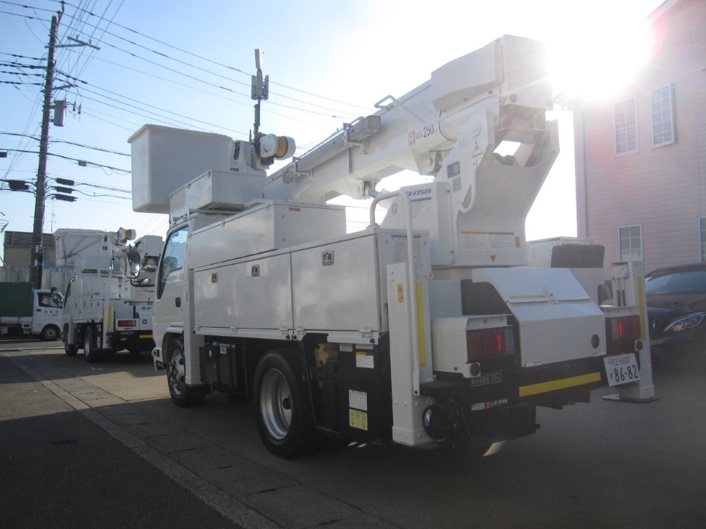 いすゞ エルフ   神奈川県の詳細画像 その3