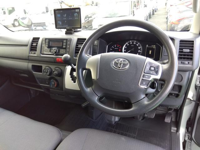 トヨタ ハイエースバン 2.8ダークプライムIIマルチロールトランスポータータイプIロングディーゼルターボ4WD  埼玉県の詳細画像 その5
