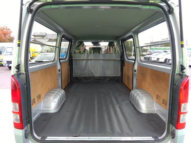 トヨタ ハイエースバン 2.8ダークプライムIIマルチロールトランスポータータイプIロングディーゼルターボ4WD  埼玉県の詳細画像 その8