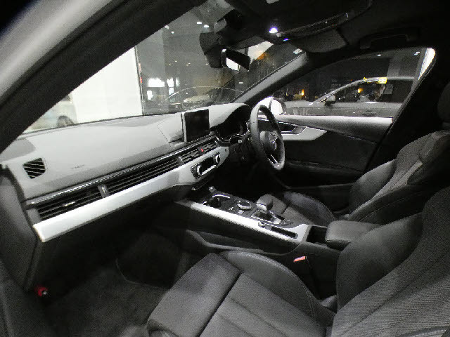 アウディ A4   神奈川県の詳細画像 その3