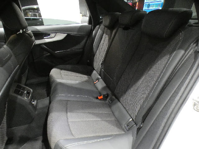 アウディ A4   神奈川県の詳細画像 その5