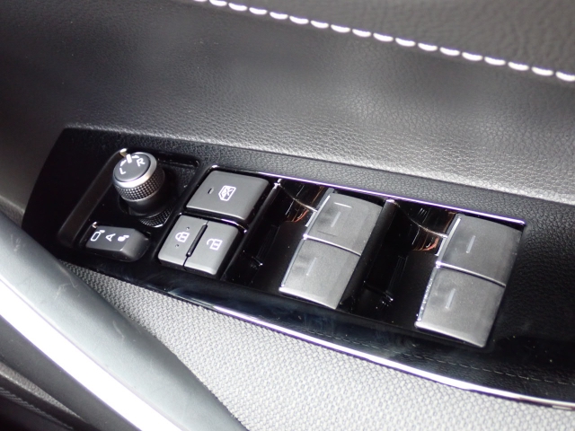 トヨタ&nbsp;カローラツーリング&nbsp;1.8 S&nbsp;&nbsp;福岡県の詳細画像&nbsp;その8