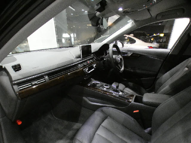 アウディ A4   神奈川県の詳細画像 その3