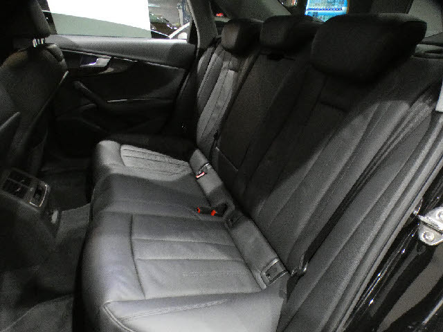 アウディ A4   神奈川県の詳細画像 その5