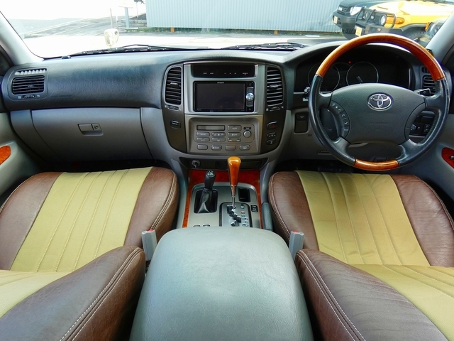 トヨタ ランドクルーザー200   愛知県の詳細画像 その3