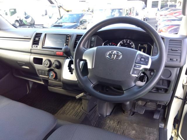 トヨタ ハイエースバン 2.8ダークプライムIIマルチロールトランスポータータイプIロングディーゼルターボ4WD  埼玉県の詳細画像 その5