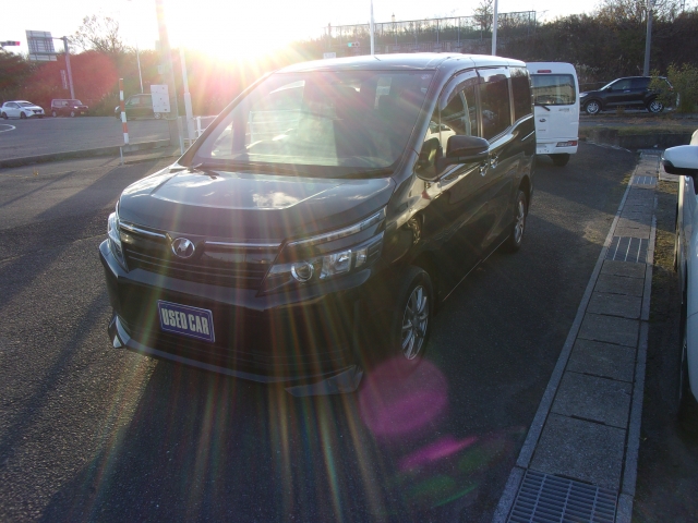 トヨタヴォクシー 中古車画像