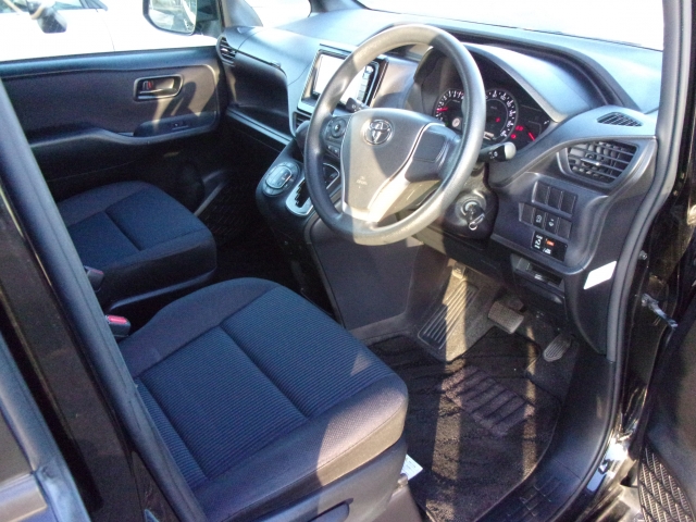 トヨタ ヴォクシー 2.0 X  青森県の詳細画像 その2