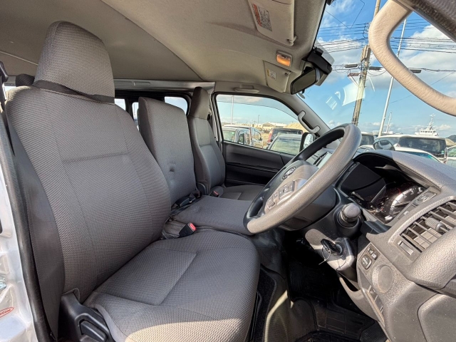 トヨタ ハイエースバン   福岡県の詳細画像 その4