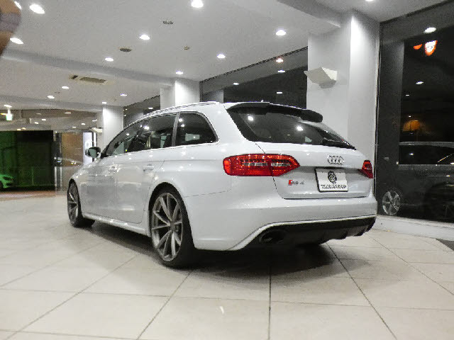 アウディ RS4   神奈川県の詳細画像 その5
