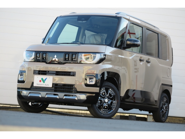 三菱デリカミニ 中古車画像