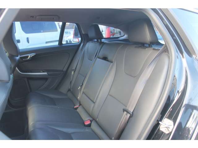 ボルボ&nbsp;V60&nbsp;T5 SE&nbsp;&nbsp;埼玉県の詳細画像&nbsp;その2