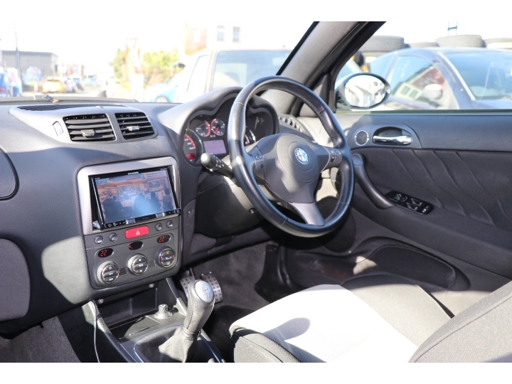 アルファ ロメオ&nbsp;アルファ147&nbsp;スポルティーバ 1.6 ツインスパーク&nbsp;&nbsp;神奈川県の詳細画像&nbsp;その5