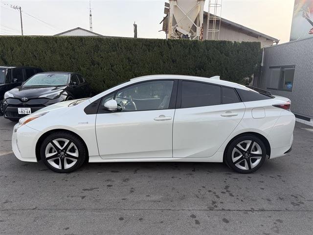 トヨタ&nbsp;プリウス&nbsp;1.8 A プレミアム ツーリングセレクション&nbsp;&nbsp;香川県の詳細画像&nbsp;その3