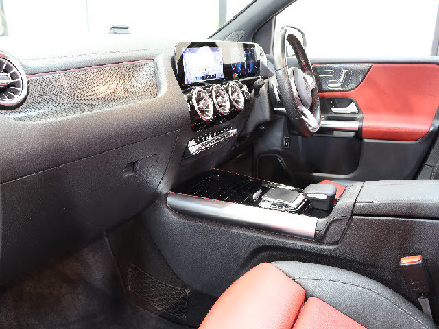 メルセデス・ベンツ&nbsp;Bクラス&nbsp;B180 AMGライン&nbsp;&nbsp;東京都の詳細画像&nbsp;その2