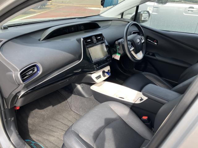 トヨタ&nbsp;プリウス&nbsp;1.8 A プレミアム ツーリングセレクション&nbsp;&nbsp;新潟県の詳細画像&nbsp;その6