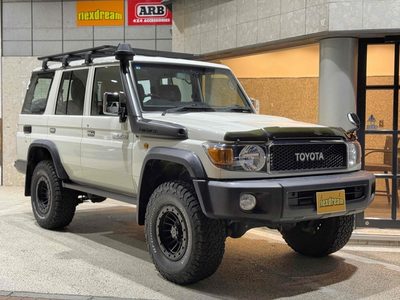 トヨタ ランドクルーザー70 1984年式モデル 4.2 ZX FRPトップ